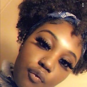 Meet your Posher, Mia